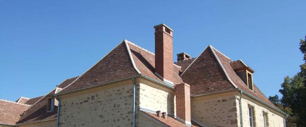 Toiture sur bâti en pierre