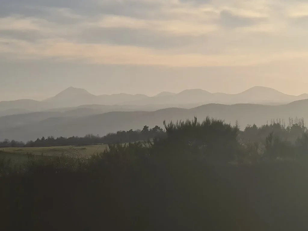Panorama de la chaîne des Puys